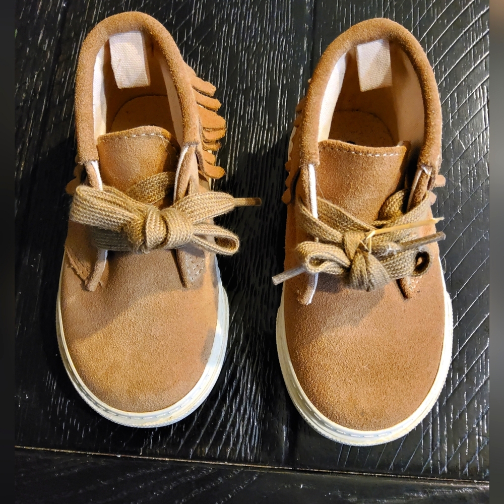 Gap-Moccasin Fringe sneakers size, 6. Suede in color cream caramel